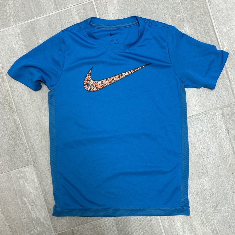 Nike Blue Kids Short Sleeve Tee size medium